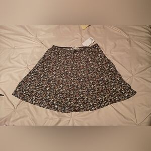 *NWT* SO Floral Mini Skirt. Size Medium!